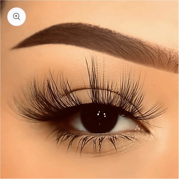 Carly 4D Luxury Handmade Lashes – Fluffy, Lightweight, Easy to Apply - Picture 1 of 2